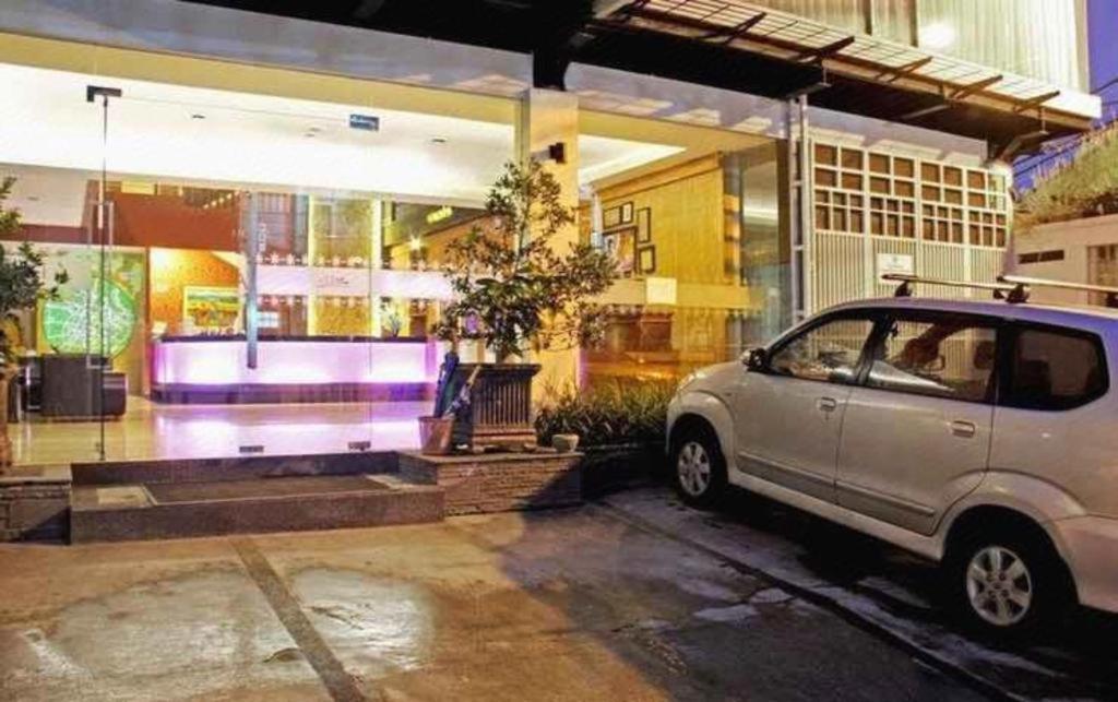 Oyo Flagship 3753 Cassa Dua Hotel チマヒ エクステリア 写真